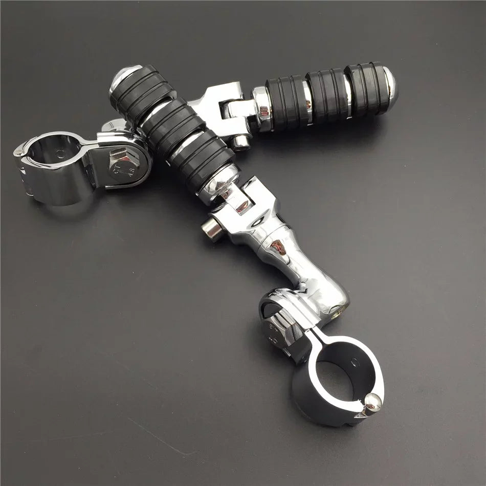 HTT-MOTOR Chrome Regular Footrest Foot Pegs with 1 1/4" Short Angled Adjustable Clamps For Harley Davidson Sportster 883 XL 1200/Triumph Rocket/Kawasaki Vulcan VN400 VN900